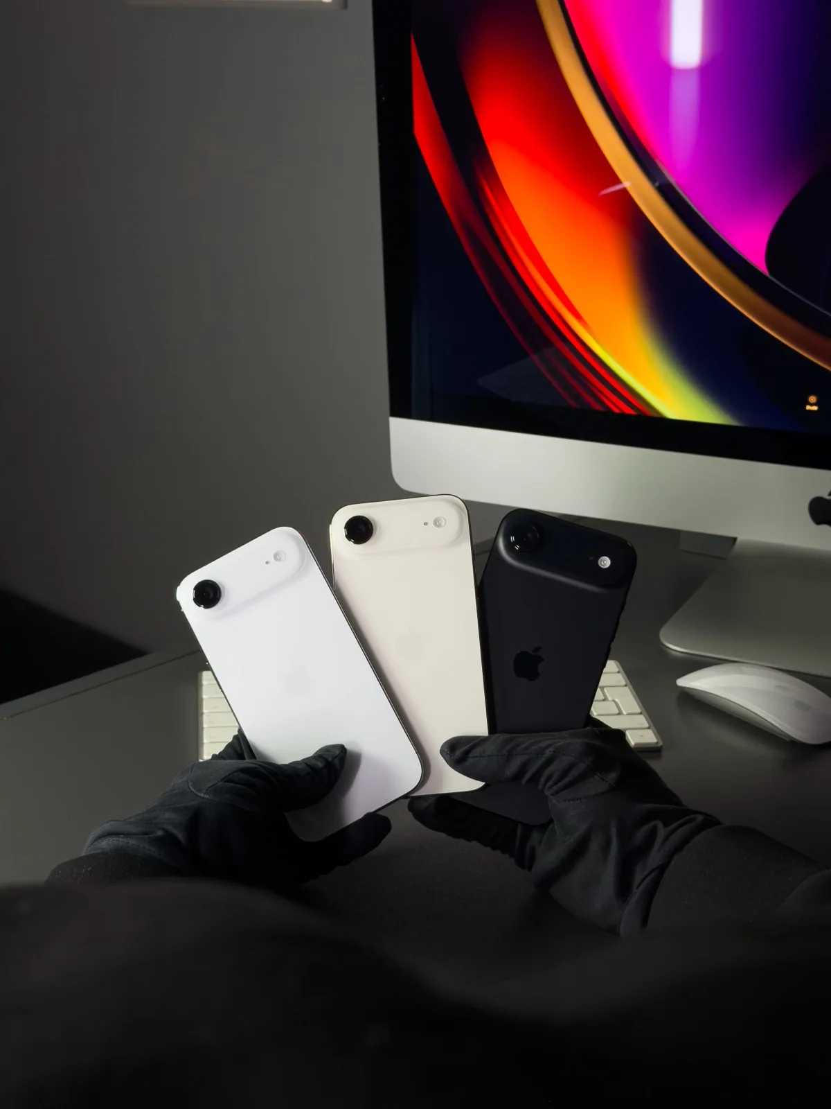 Wholesale used iPhones in hand — FF Wholesale Prague quality inspection